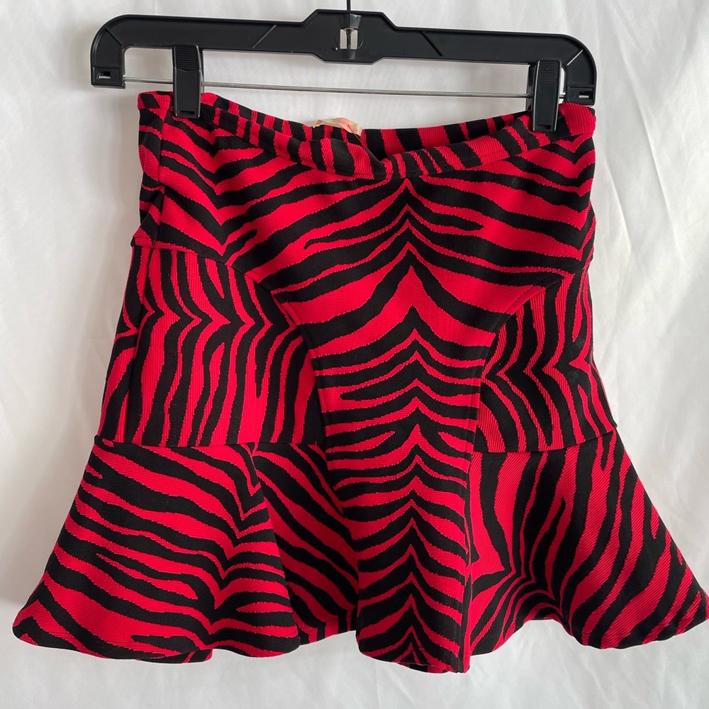 SIS beautiful skirt